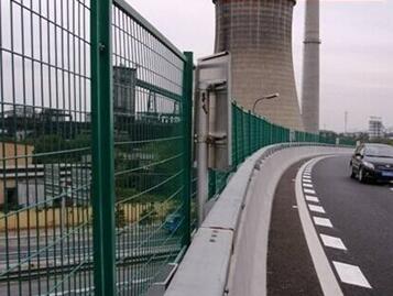 高速公路護欄網(wǎng).jpg 高速公路護欄網(wǎng).jpg